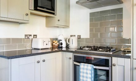 Coastal Cottage Escape 7