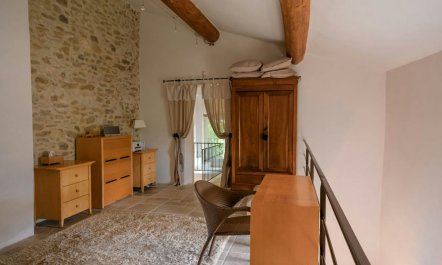 The Proven&ccedil;al Nest 5