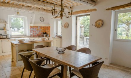 The Proven&ccedil;al Nest 8