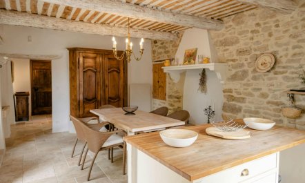 The Proven&ccedil;al Nest 6