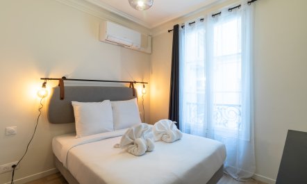 Champs-Elys&eacute;es Retreat 5