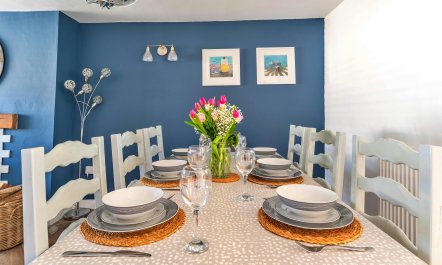 Green Hills & Sea Air 6