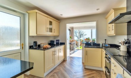 Green Hills & Sea Air 8