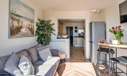 Green Hills & Sea Air 4