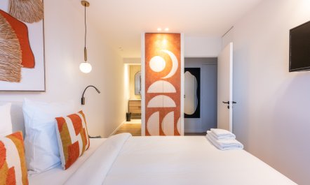 A Parisian Hideout 7