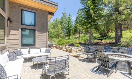 Quiet Pinnacle Residence 3