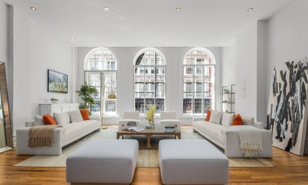 The Art Enthusiast 0