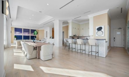 Stylish Coastal Home 6