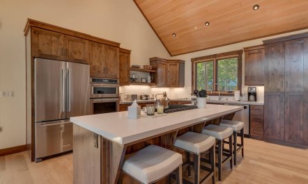 Verdant Hillside Place 6