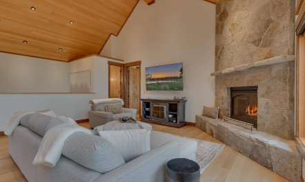 Verdant Hillside Place 4