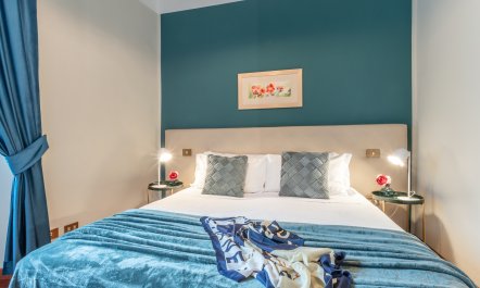 The Florentine Charm 8