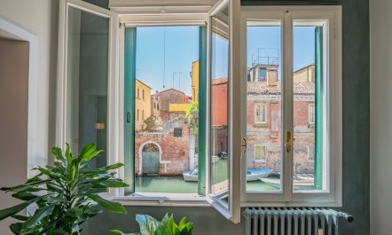 The Venetian Garden 5