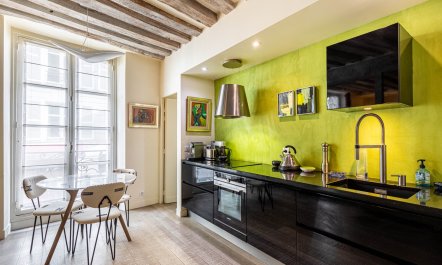 Quaint Urban Escape 1