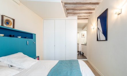 Quaint Urban Escape 7