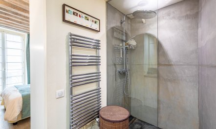 Quaint Urban Escape 8