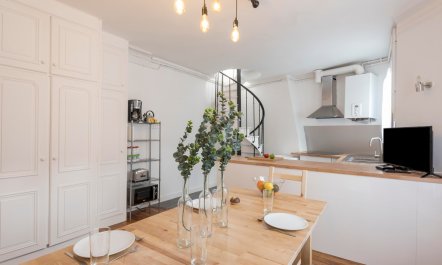 Latin Quarter Light 7