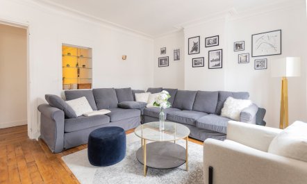 Latin Quarter Light 2