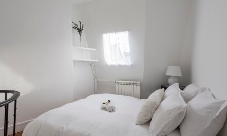 Latin Quarter Light 9