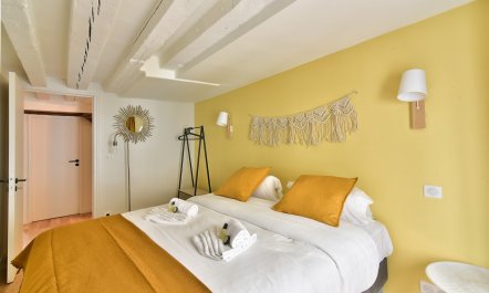 Pyramides of Paris 8