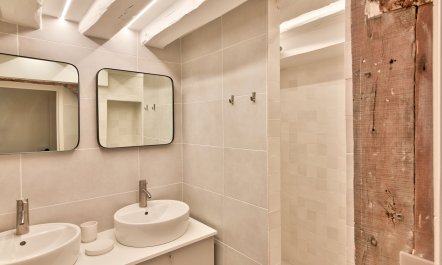 Pyramides of Paris 9