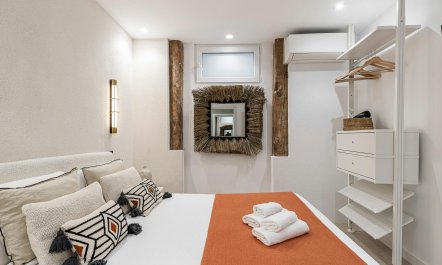 The Malasa&ntilde;a Base 4