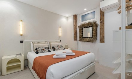 The Malasa&ntilde;a Base 6