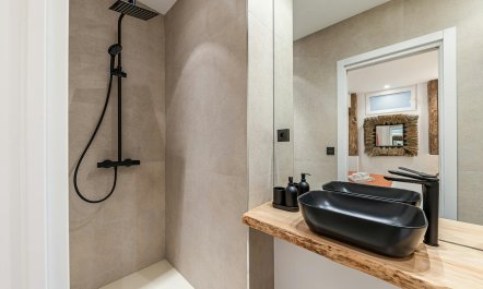 The Malasa&ntilde;a Base 7