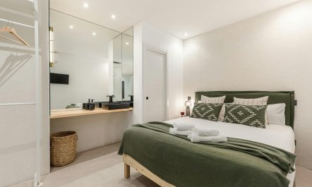 The Malasa&ntilde;a Base 9