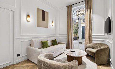 Parisian Courtyard Home 2