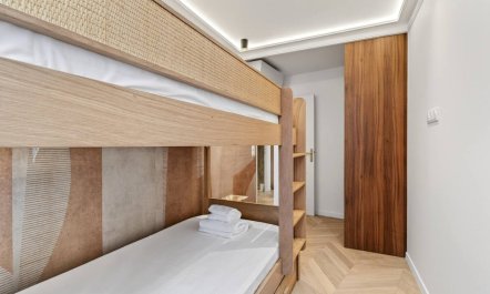 Saint-Germain-des-Pr&eacute;s Retreat 9