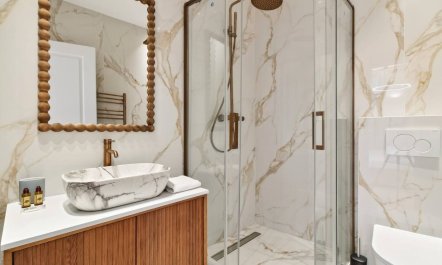 Saint-Germain-des-Pr&eacute;s Retreat 8