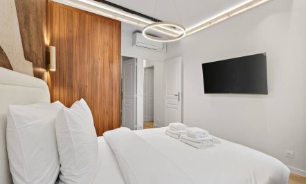 Saint-Germain-des-Pr&eacute;s Retreat 7