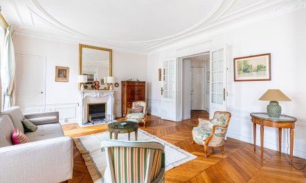 The Parisian Grace 3