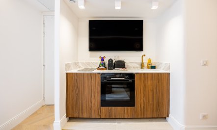 The Parisian Studio 5