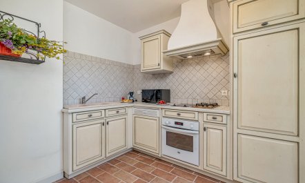 Luberon Vines & Woodland 9