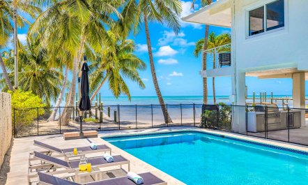 Palm Sands Retreat 1