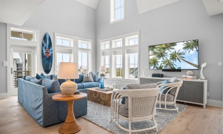 Harbor Horizon Getaway 4