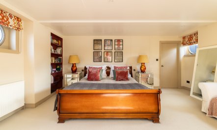 Thamesside Living 9