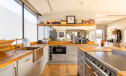 Thamesside Living 8