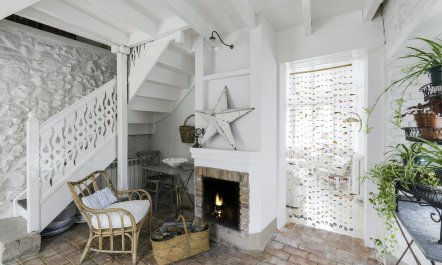 The Angel of the Town 6