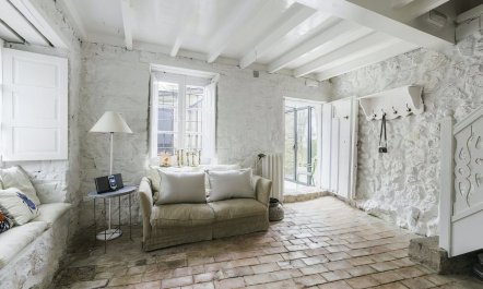 The Angel of the Town 5