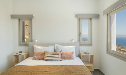 Paros Oasis 9