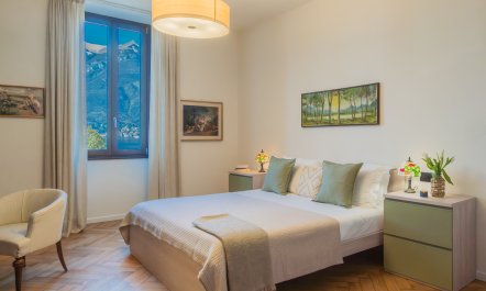 The Italian Lakeview 9