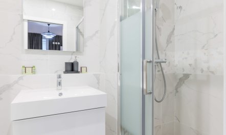 Cosmopolitan & Chic 4