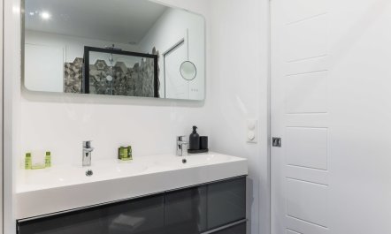 Cosmopolitan & Chic 2