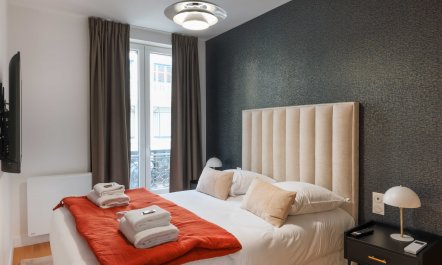 Cosmopolitan & Chic 0