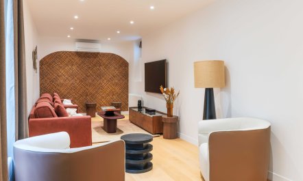 Cosmopolitan & Chic 2