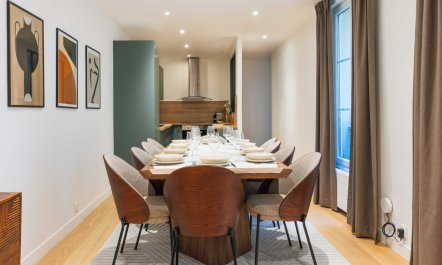 Cosmopolitan & Chic 1