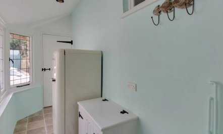 The Thatched Cottage 9