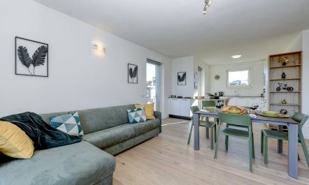 Linger by the Lakefront 5